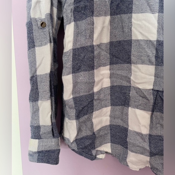 Dynamite blue plaid v-neck button up blouse - Picture 4 of 4